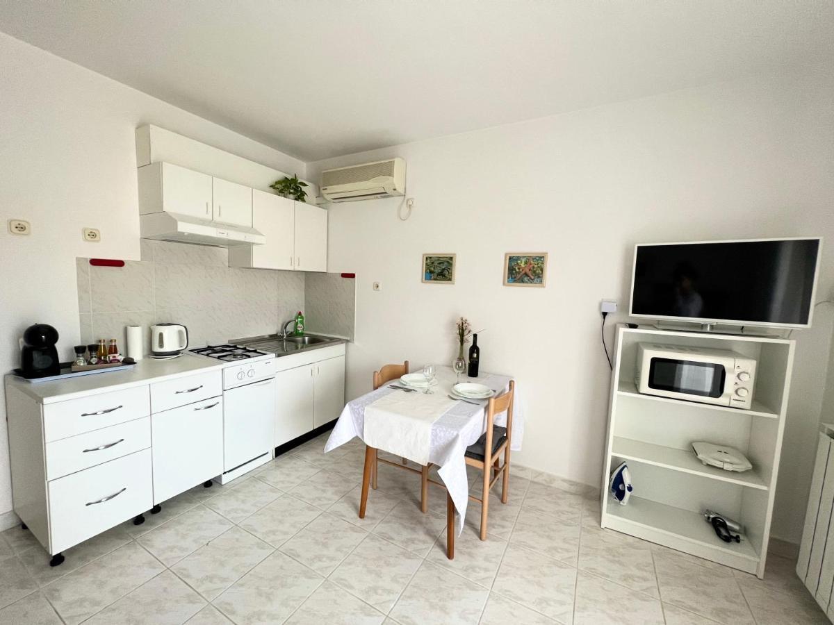 Martin Apartments ロヴィニ エクステリア 写真