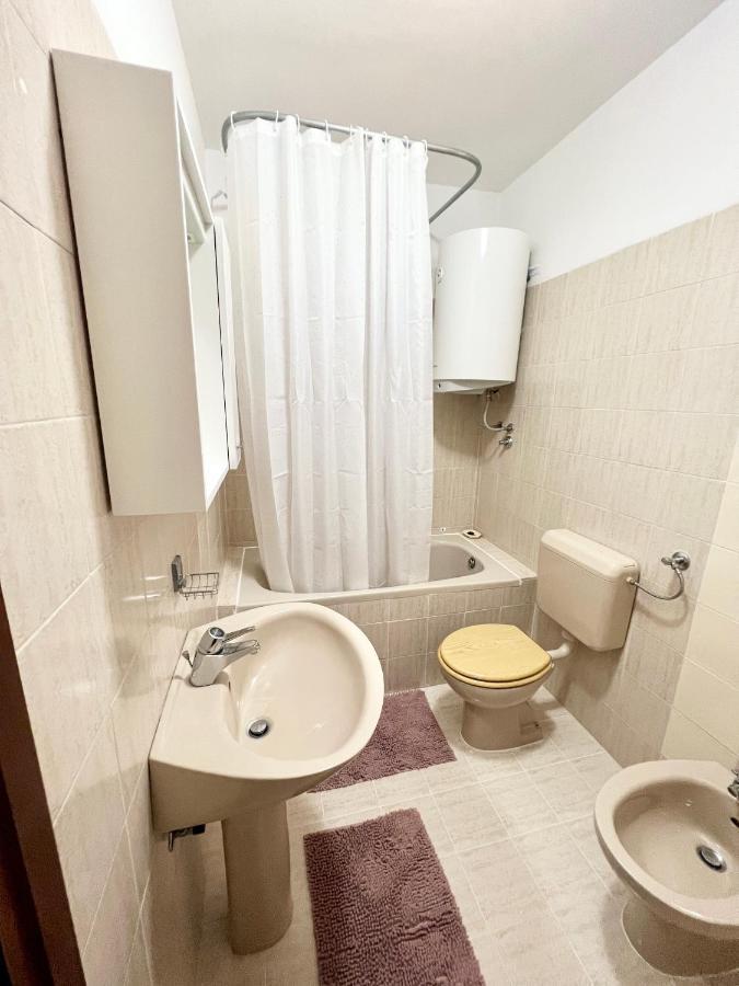 Martin Apartments ロヴィニ エクステリア 写真