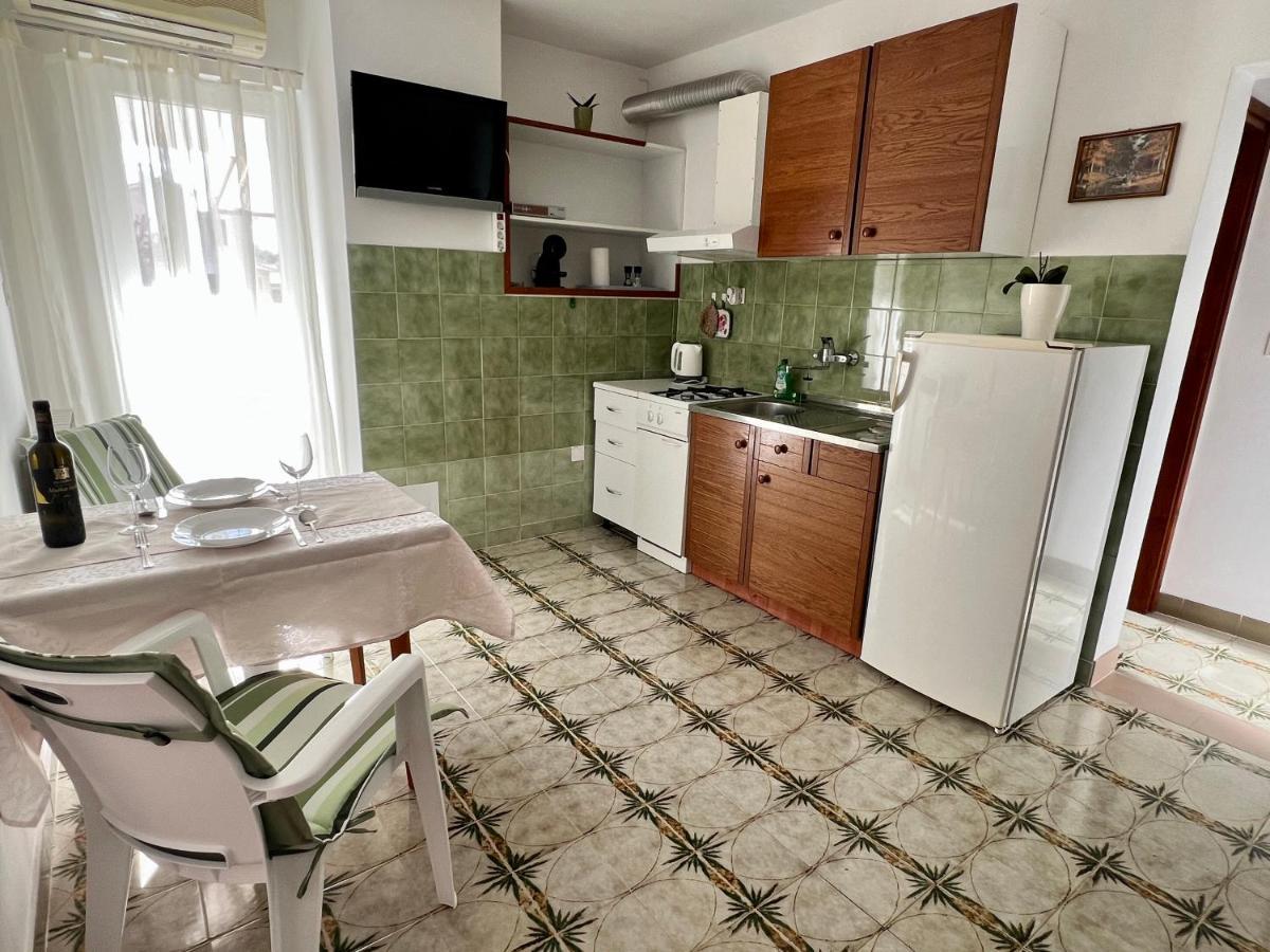 Martin Apartments ロヴィニ エクステリア 写真